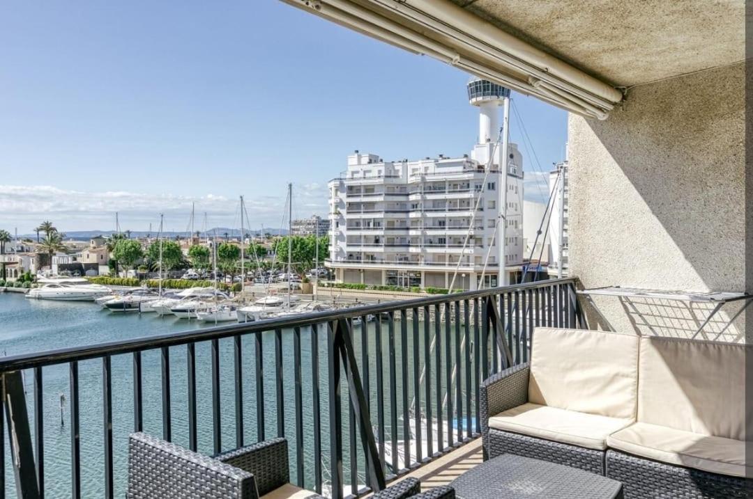 Apartamento Con Vistas A Mar Y Canal. 엠푸리아브라바 외부 사진