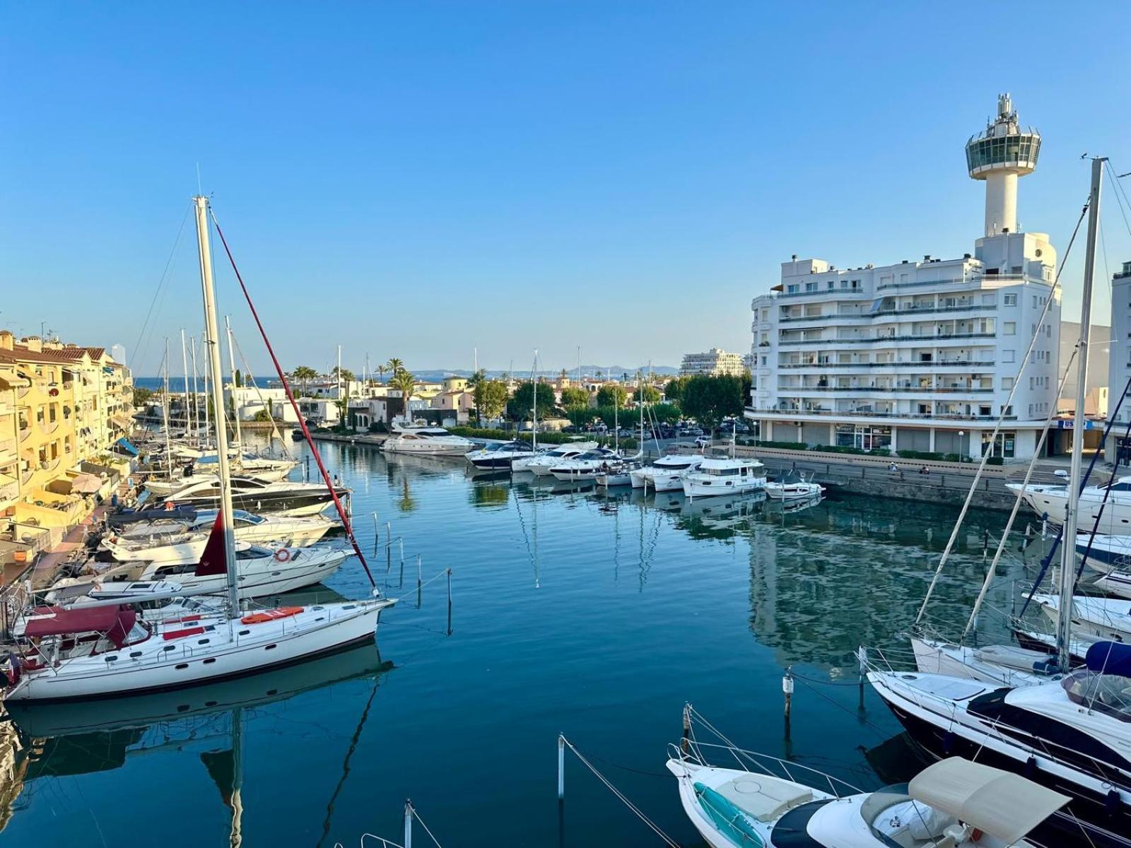 Apartamento Con Vistas A Mar Y Canal. 엠푸리아브라바 외부 사진